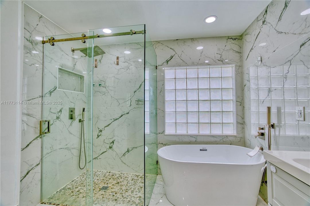 Recently Sold: $664,000 (4 beds, 2 baths, 1797 Square Feet)