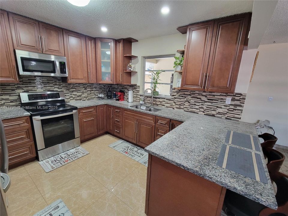 Recently Sold: $745,000 (4 beds, 3 baths, 1821 Square Feet)