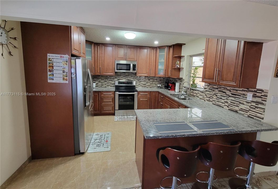 Recently Sold: $745,000 (4 beds, 3 baths, 1821 Square Feet)