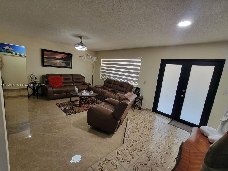 Recently Sold: $745,000 (4 beds, 3 baths, 1821 Square Feet)