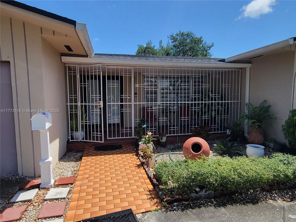 Recently Sold: $745,000 (4 beds, 3 baths, 1821 Square Feet)