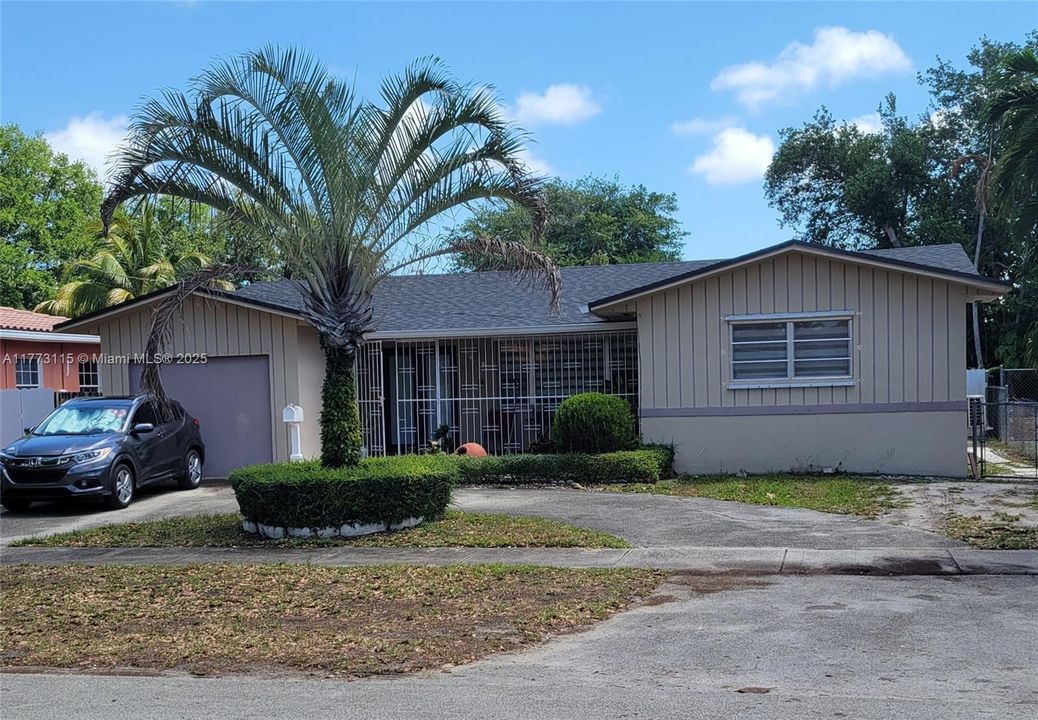 Recently Sold: $745,000 (4 beds, 3 baths, 1821 Square Feet)