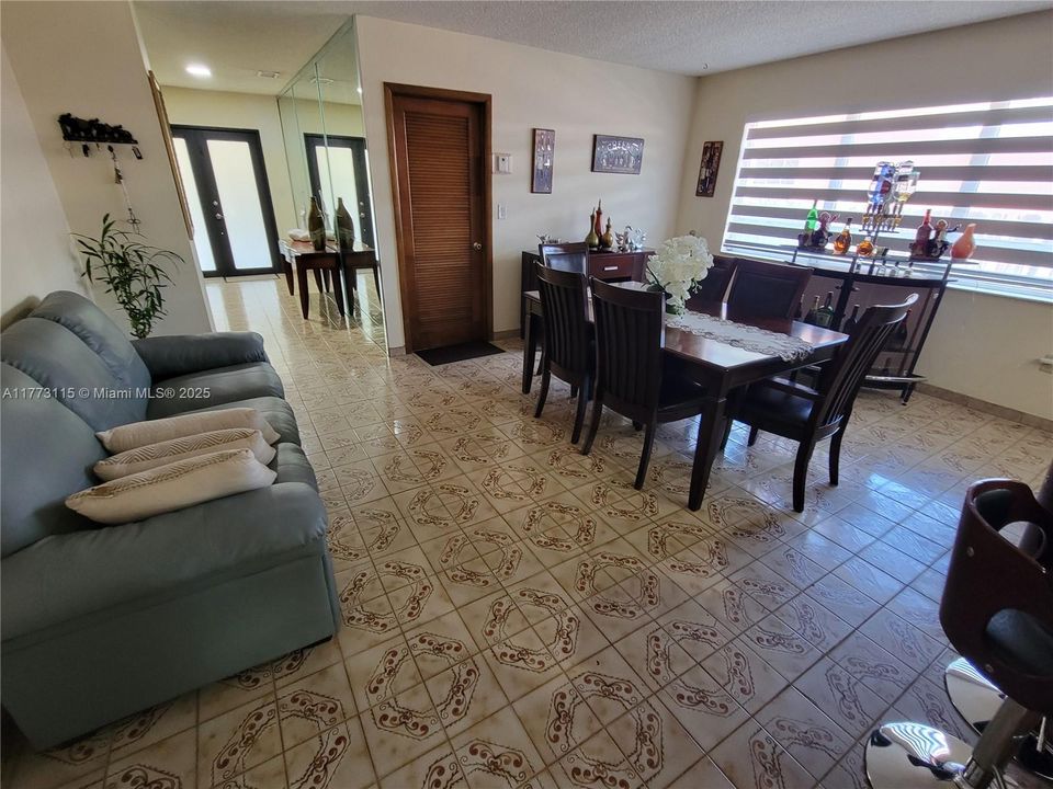 Recently Sold: $745,000 (4 beds, 3 baths, 1821 Square Feet)