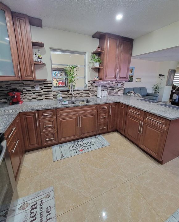 Recently Sold: $745,000 (4 beds, 3 baths, 1821 Square Feet)