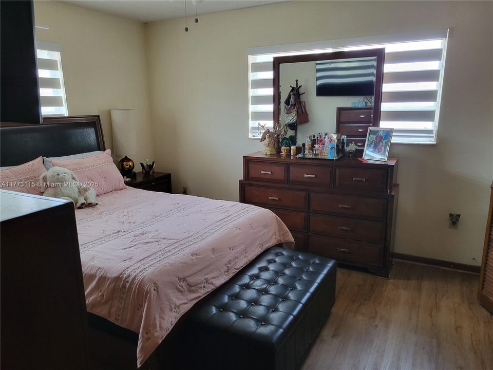 Recently Sold: $745,000 (4 beds, 3 baths, 1821 Square Feet)