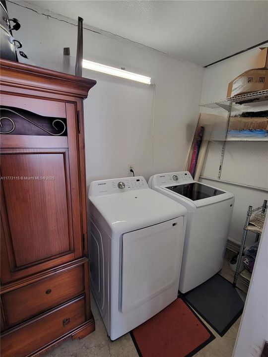 Recently Sold: $745,000 (4 beds, 3 baths, 1821 Square Feet)