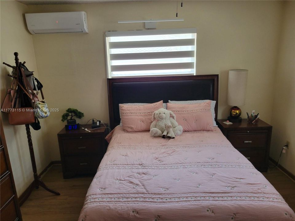 Recently Sold: $745,000 (4 beds, 3 baths, 1821 Square Feet)