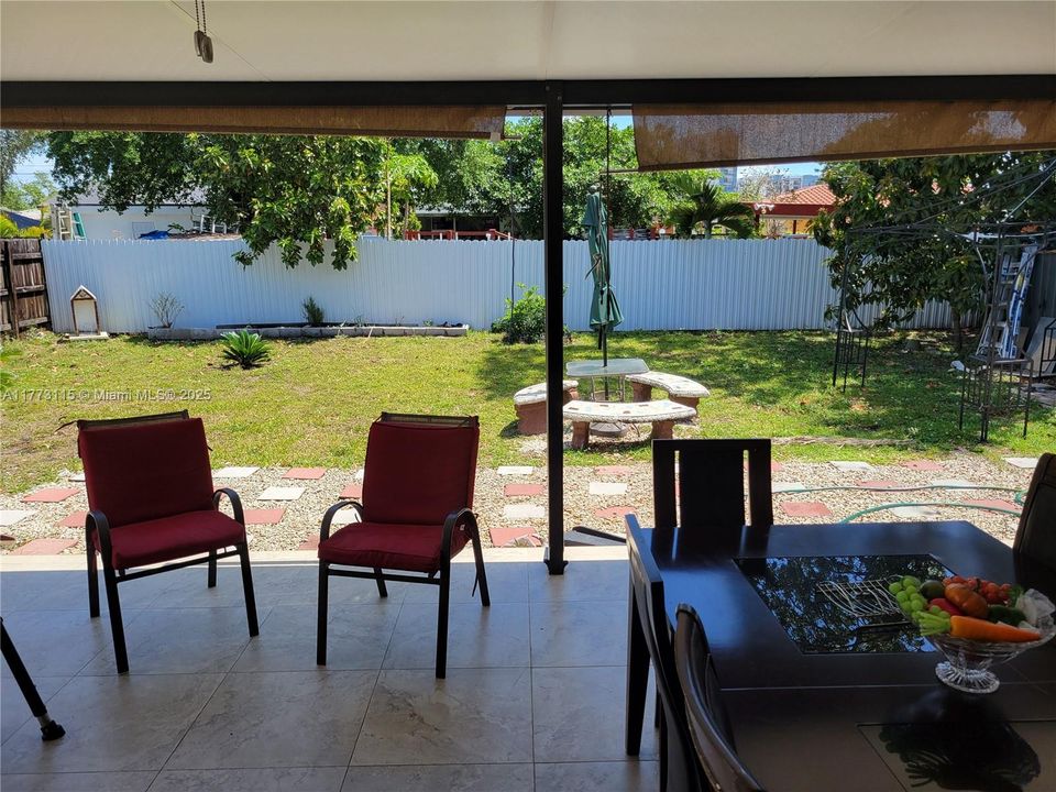 Recently Sold: $745,000 (4 beds, 3 baths, 1821 Square Feet)