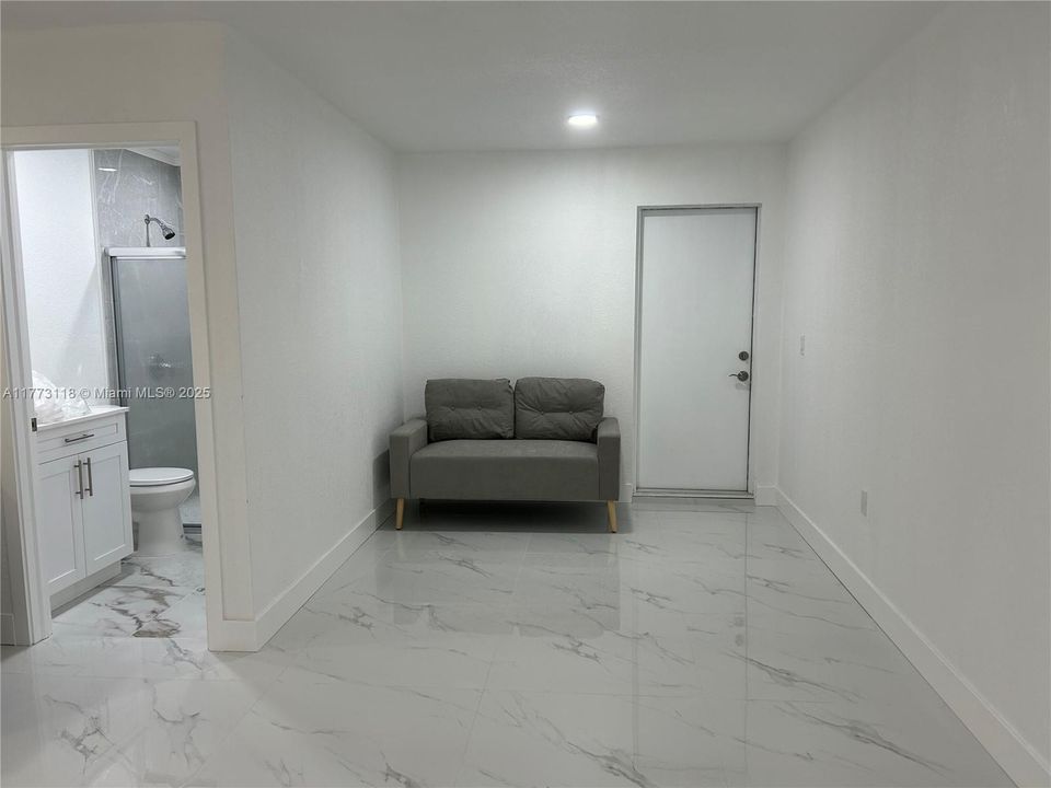 出租: $1,600 (1 贝兹, 1 浴室, 480 平方英尺)