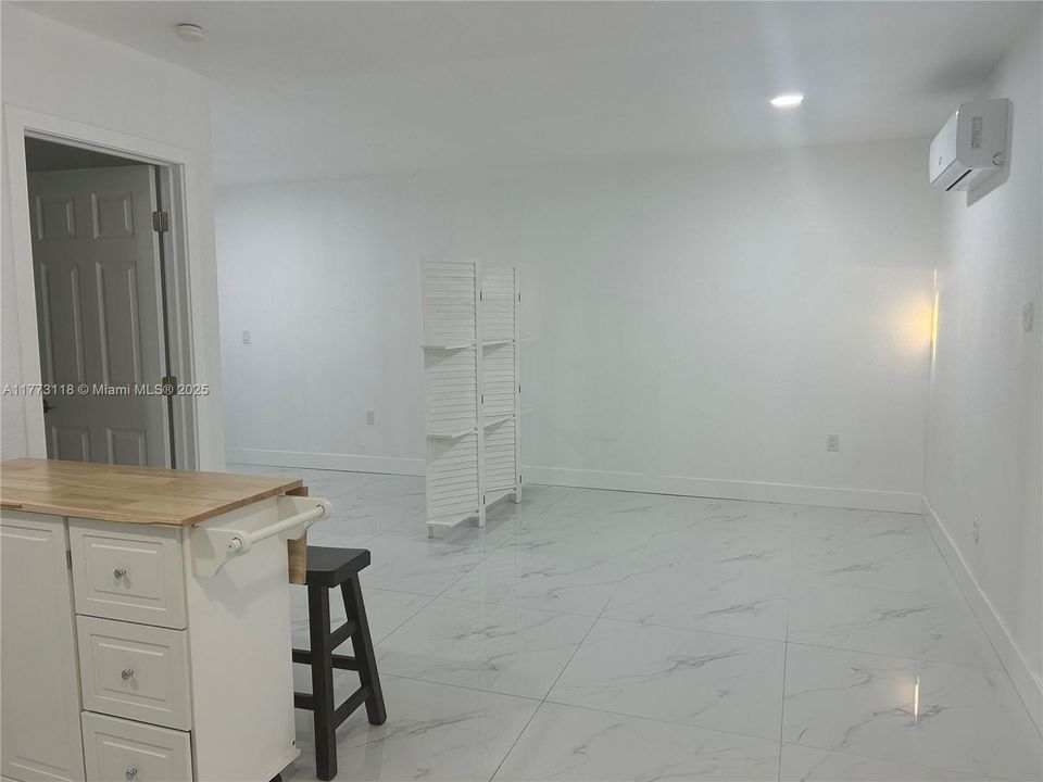 出租: $1,600 (1 贝兹, 1 浴室, 480 平方英尺)