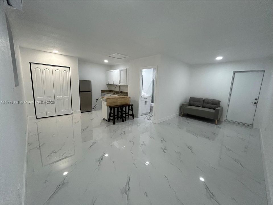 出租: $1,600 (1 贝兹, 1 浴室, 480 平方英尺)