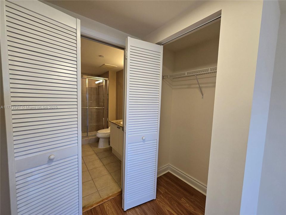 Под контрактом: $3,100 (2 спален, 2 ванн, 1245 Квадратных фут)