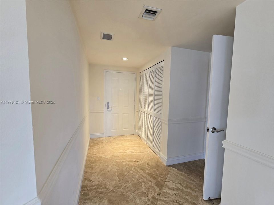 Под контрактом: $3,100 (2 спален, 2 ванн, 1245 Квадратных фут)