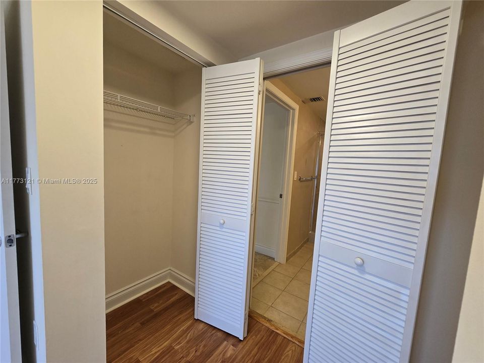 Под контрактом: $3,100 (2 спален, 2 ванн, 1245 Квадратных фут)