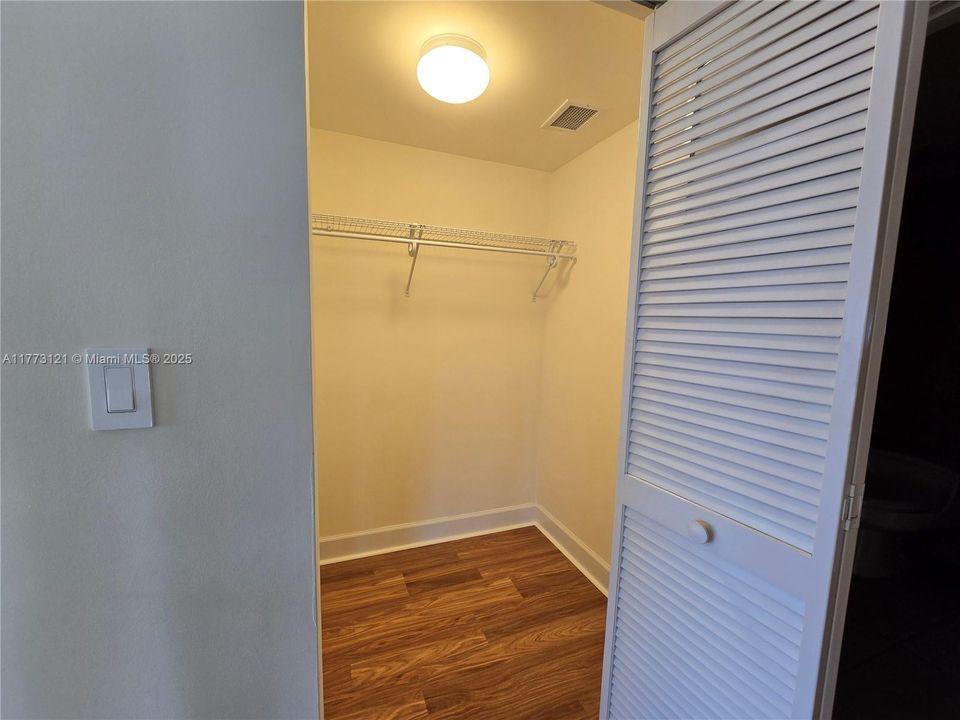 Под контрактом: $3,100 (2 спален, 2 ванн, 1245 Квадратных фут)