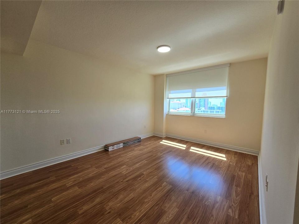 Под контрактом: $3,100 (2 спален, 2 ванн, 1245 Квадратных фут)