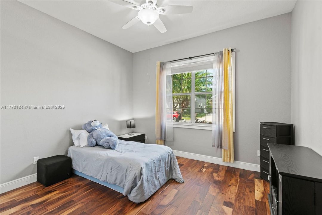 Недавно продано: $549,900 (5 спален, 4 ванн, 0 Квадратных фут)