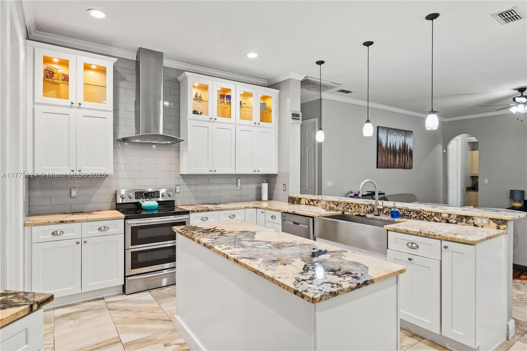 Недавно продано: $549,900 (5 спален, 4 ванн, 0 Квадратных фут)