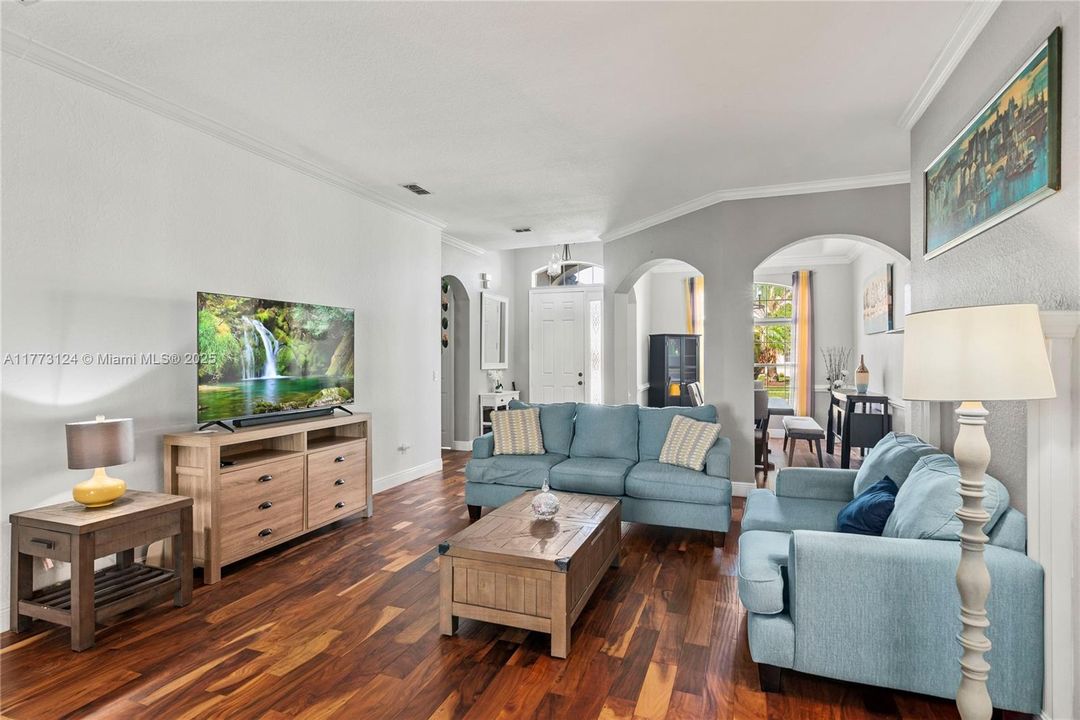 Недавно продано: $549,900 (5 спален, 4 ванн, 0 Квадратных фут)