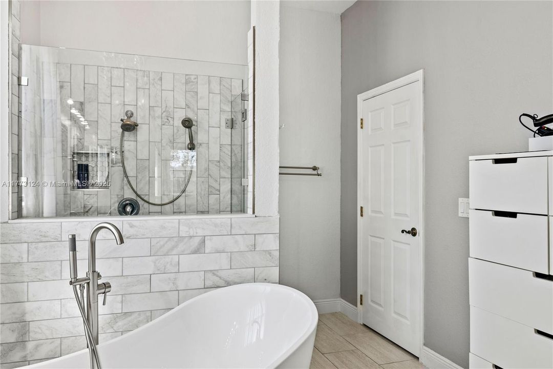 Недавно продано: $549,900 (5 спален, 4 ванн, 0 Квадратных фут)