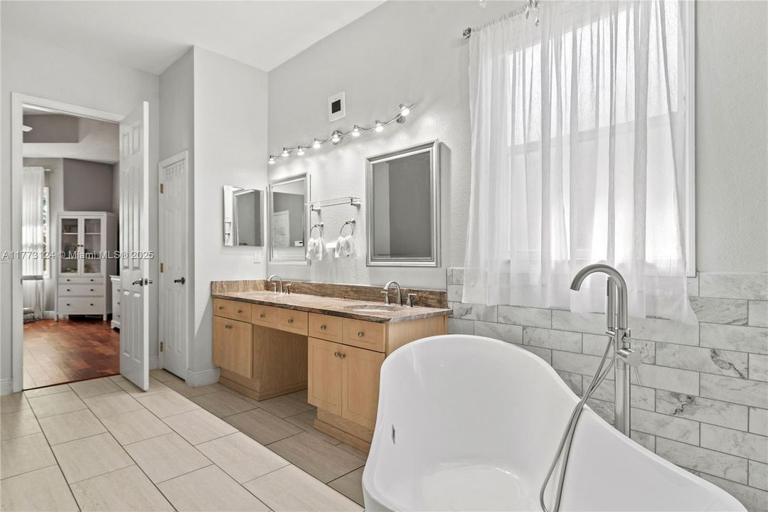 Недавно продано: $549,900 (5 спален, 4 ванн, 0 Квадратных фут)