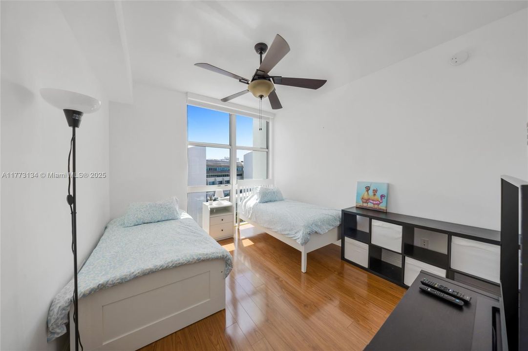 出租: $4,100 (2 贝兹, 2 浴室, 1241 平方英尺)