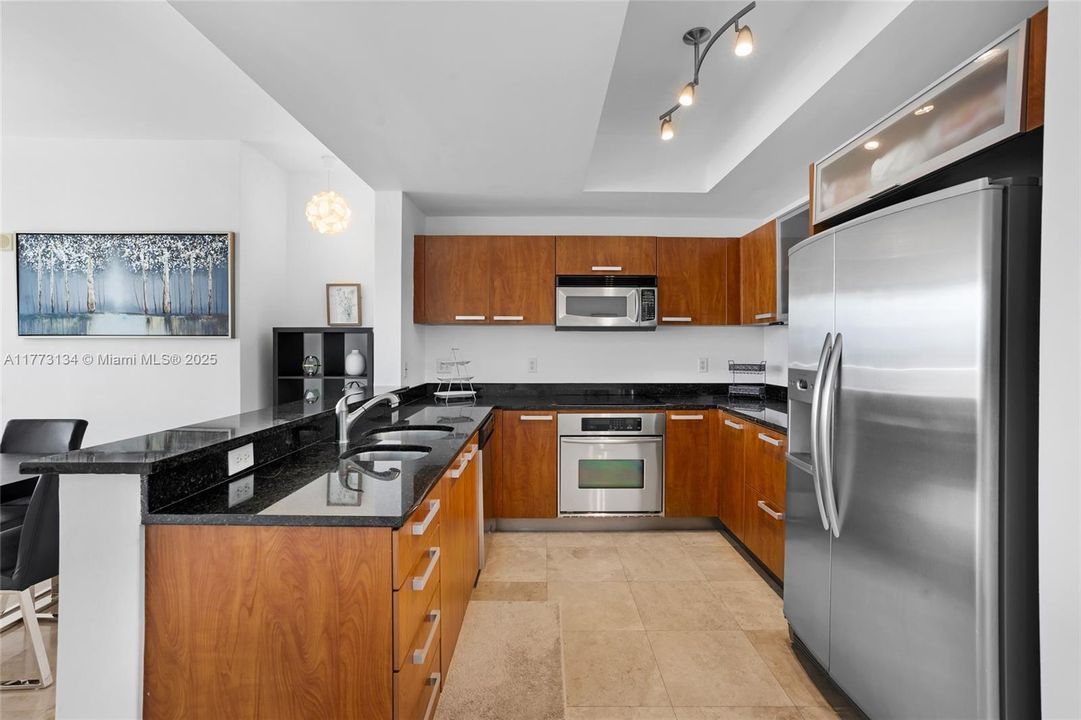 出租: $4,100 (2 贝兹, 2 浴室, 1241 平方英尺)