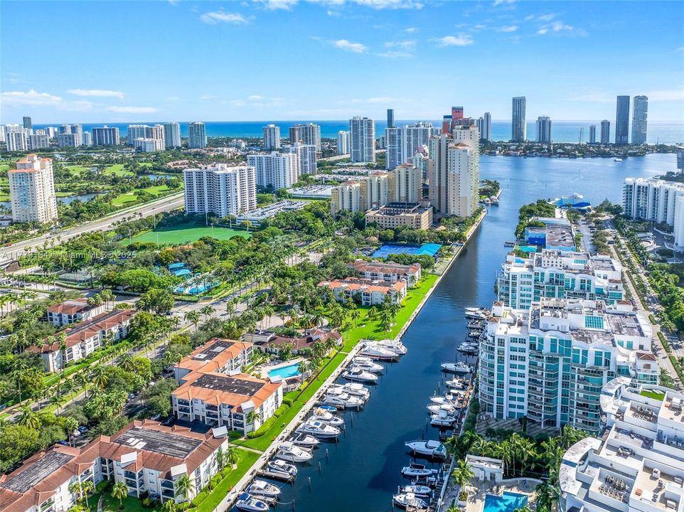 出租: $4,100 (2 贝兹, 2 浴室, 1241 平方英尺)