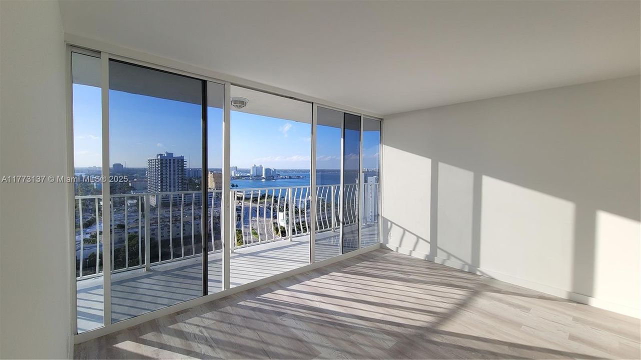 最近租的: $3,200 (2 贝兹, 2 浴室, 1030 平方英尺)