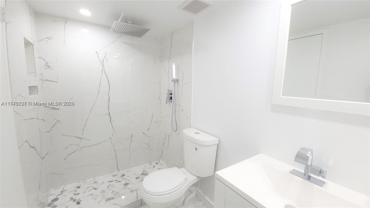 最近租的: $3,200 (2 贝兹, 2 浴室, 1030 平方英尺)