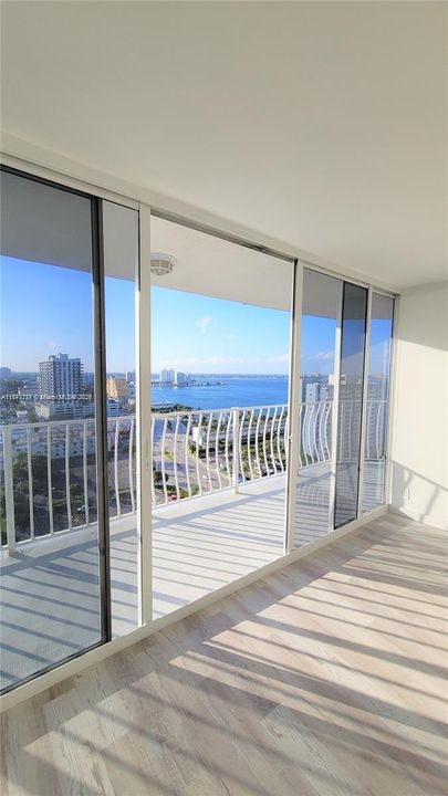 最近租的: $3,200 (2 贝兹, 2 浴室, 1030 平方英尺)