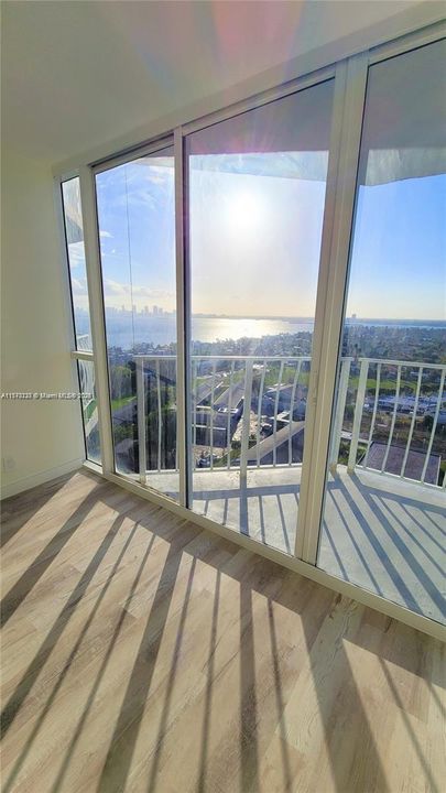 最近租的: $3,200 (2 贝兹, 2 浴室, 1030 平方英尺)