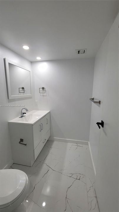 最近租的: $3,200 (2 贝兹, 2 浴室, 1030 平方英尺)