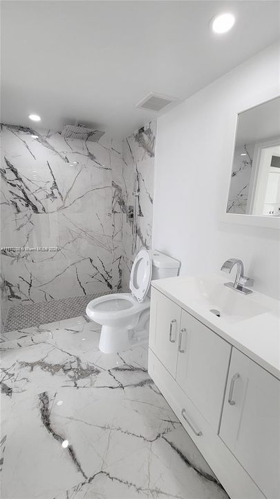 最近租的: $3,200 (2 贝兹, 2 浴室, 1030 平方英尺)