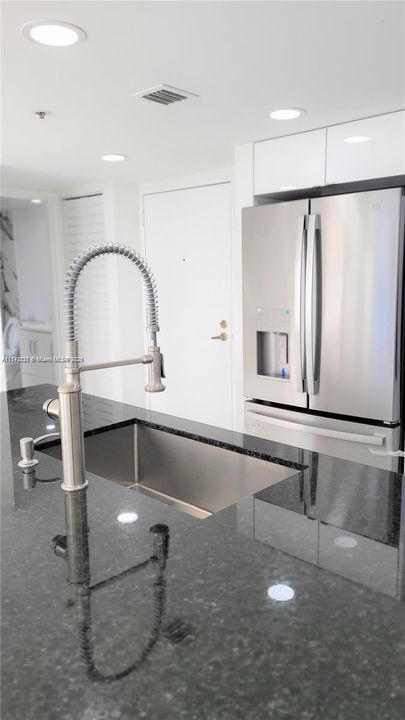 最近租的: $3,200 (2 贝兹, 2 浴室, 1030 平方英尺)