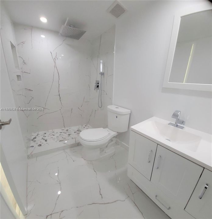 最近租的: $3,200 (2 贝兹, 2 浴室, 1030 平方英尺)