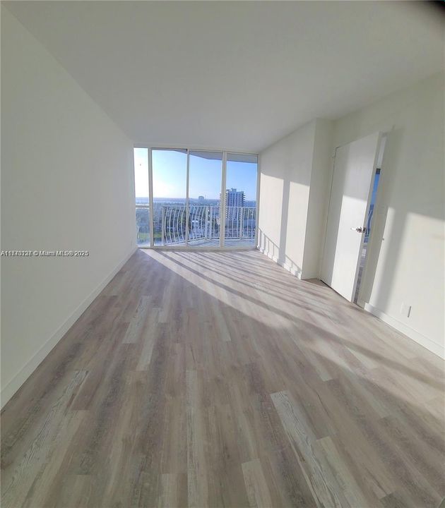 最近租的: $3,200 (2 贝兹, 2 浴室, 1030 平方英尺)