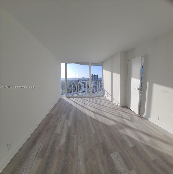 最近租的: $3,200 (2 贝兹, 2 浴室, 1030 平方英尺)