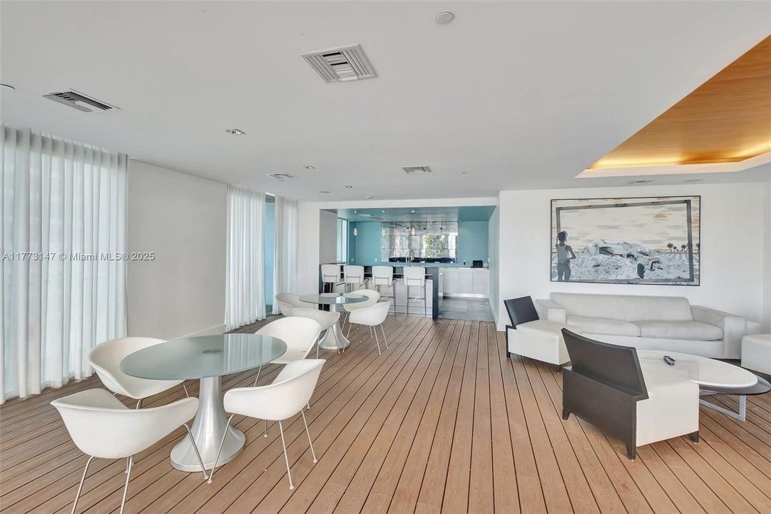 最近租的: $3,950 (2 贝兹, 2 浴室, 1111 平方英尺)