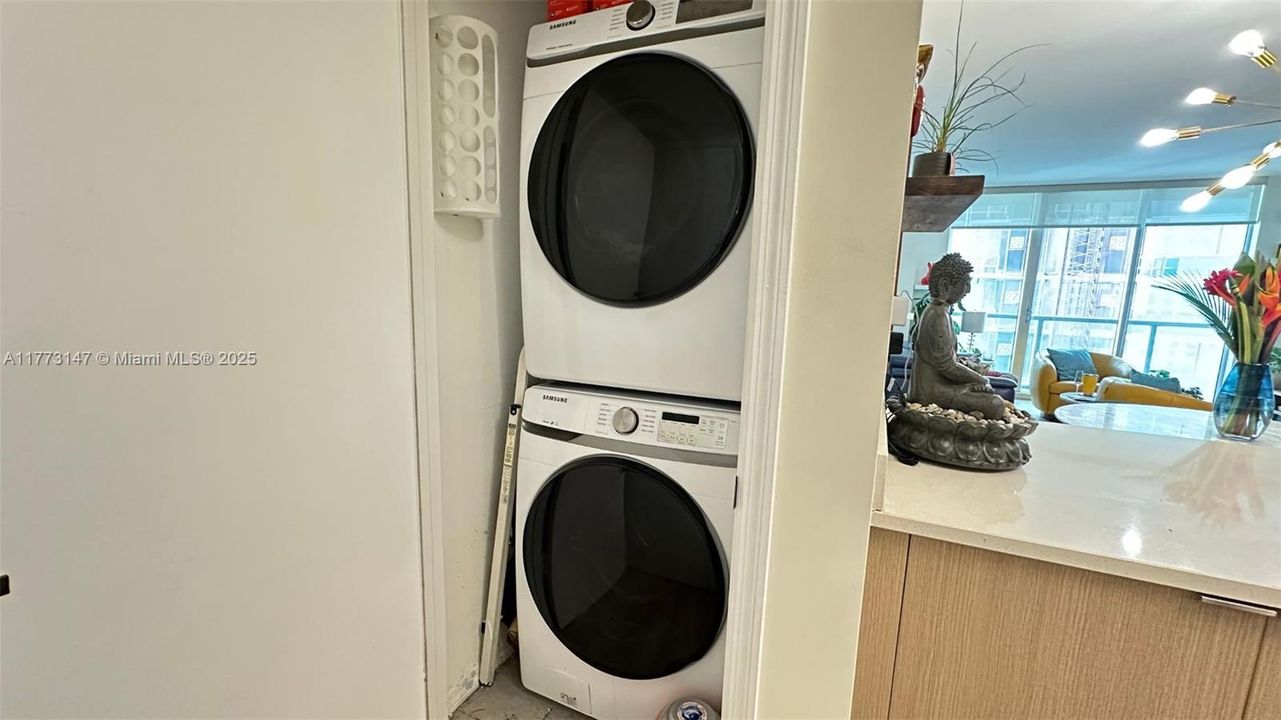 最近租的: $3,950 (2 贝兹, 2 浴室, 1111 平方英尺)