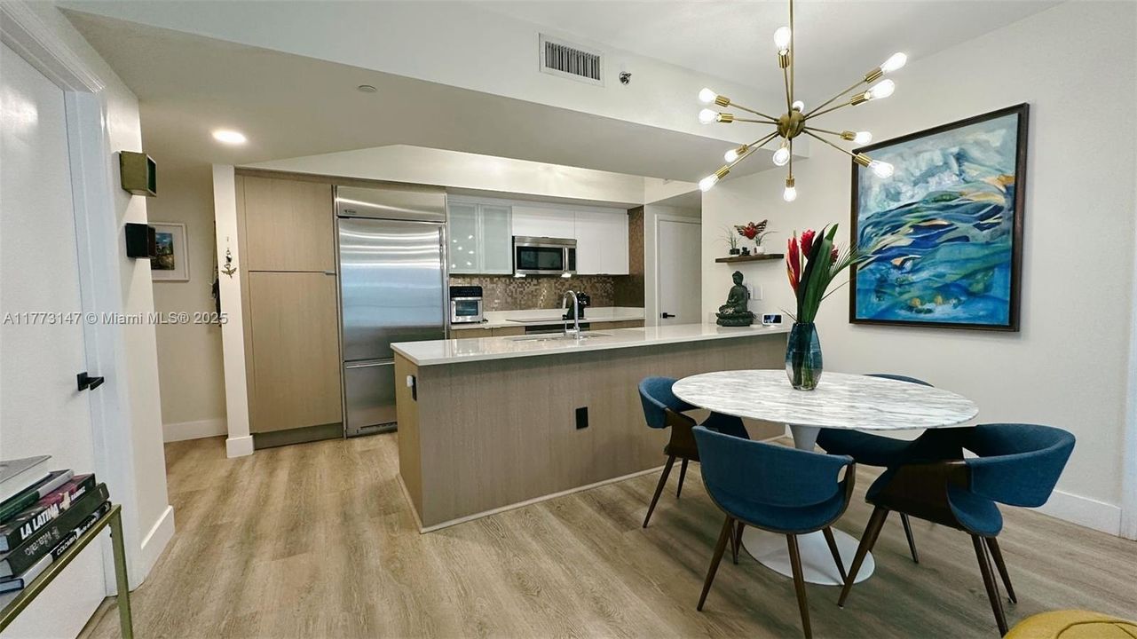 最近租的: $3,950 (2 贝兹, 2 浴室, 1111 平方英尺)