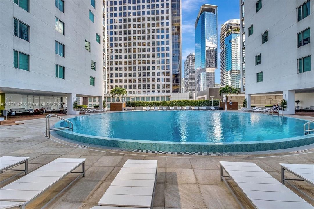 最近租的: $3,950 (2 贝兹, 2 浴室, 1111 平方英尺)