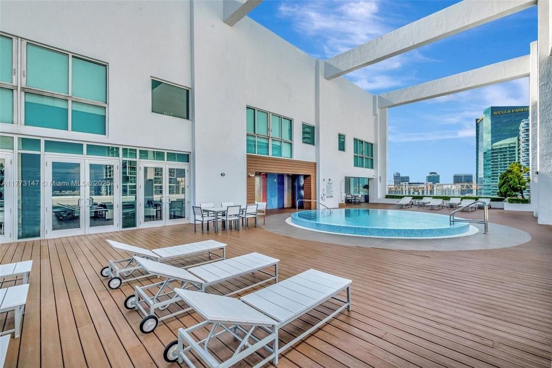 最近租的: $3,950 (2 贝兹, 2 浴室, 1111 平方英尺)