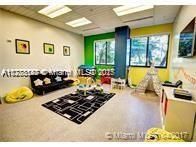 最近租的: $3,390 (1 贝兹, 1 浴室, 828 平方英尺)