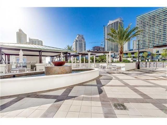 最近租的: $3,390 (1 贝兹, 1 浴室, 828 平方英尺)