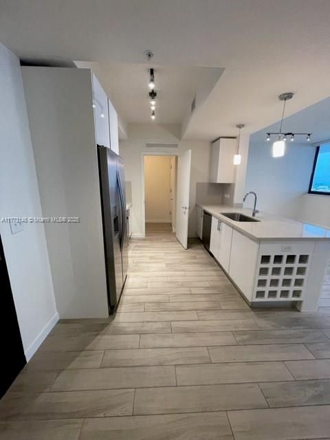 最近租的: $3,390 (1 贝兹, 1 浴室, 828 平方英尺)