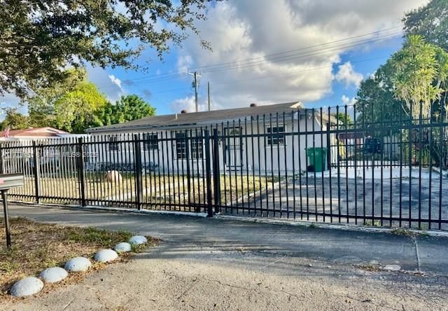 Recently Sold: $490,000 (3 beds, 1 baths, 1058 Square Feet)