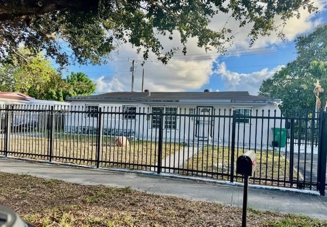 Recently Sold: $490,000 (3 beds, 1 baths, 1058 Square Feet)