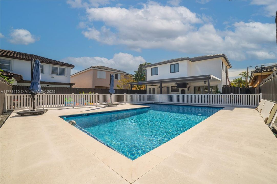 Recently Sold: $849,900 (4 beds, 3 baths, 2062 Square Feet)