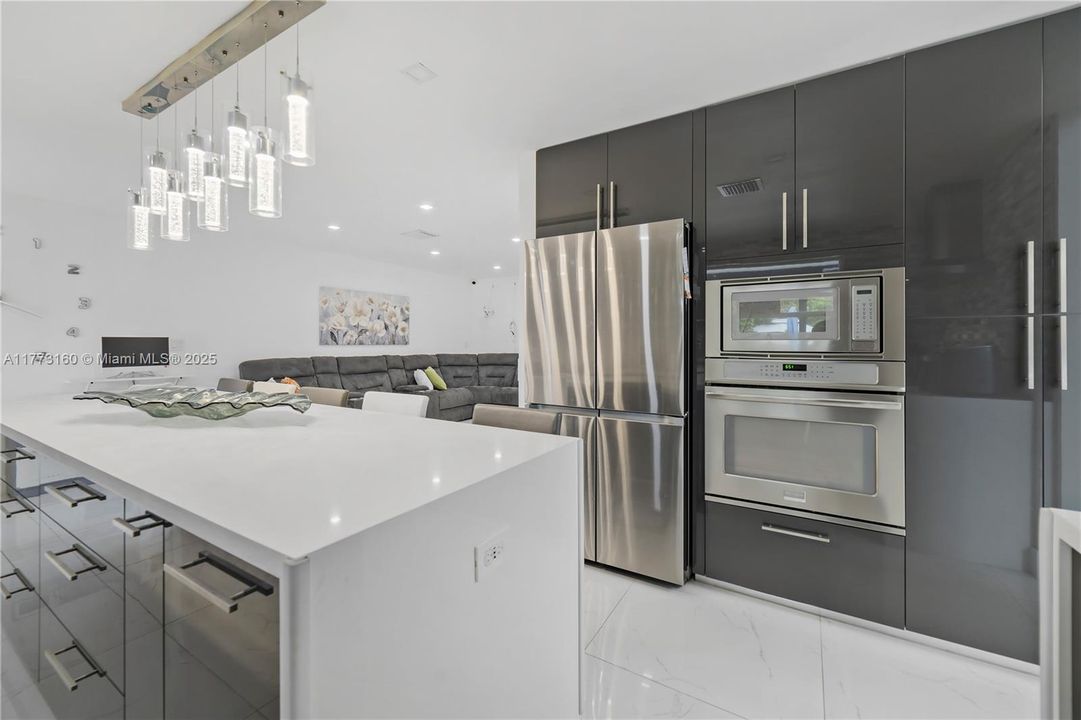 Recently Sold: $849,900 (4 beds, 3 baths, 2062 Square Feet)